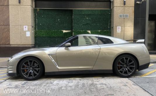 GT-R 45th Anniversary Gold Edition | Car City